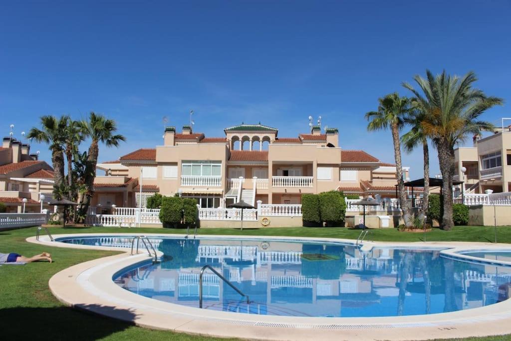 Apartament Z Duzym Tarasem Na Pieknym Osiedlu Orihuela Buitenkant foto